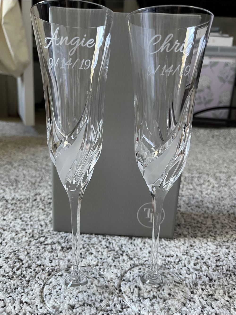 Crystal Etched Champagne Flutes - Clear
